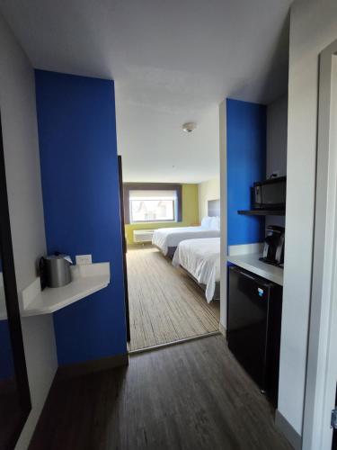 holiday inn express and suites camas vancouver by ihg
