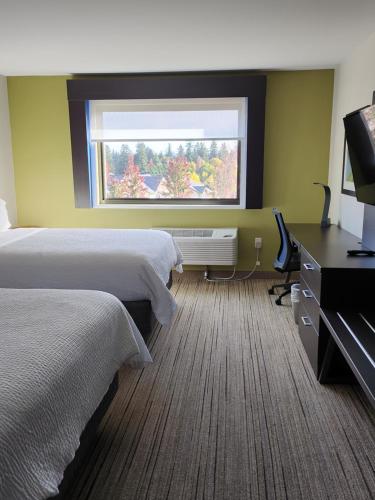 holiday inn express and suites camas vancouver by ihg