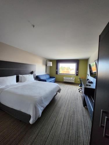 holiday inn express and suites camas vancouver by ihg