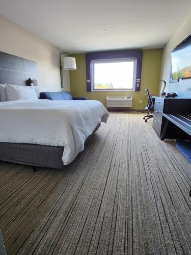 holiday inn express and suites camas vancouver by ihg