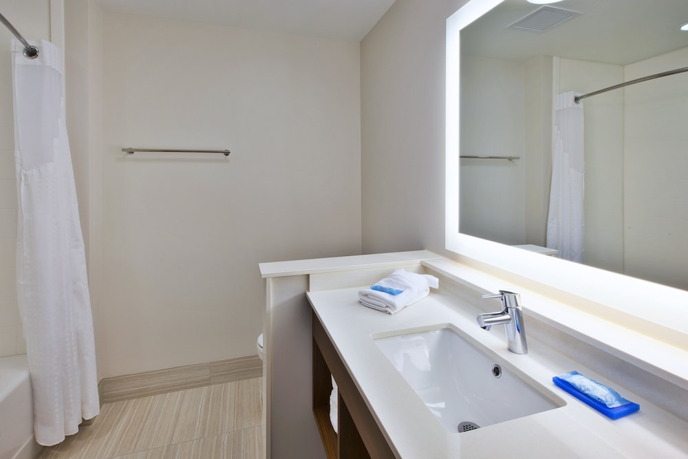 holiday inn express and suites south hill by ihg