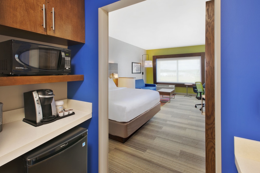 holiday inn express and suites south hill by ihg