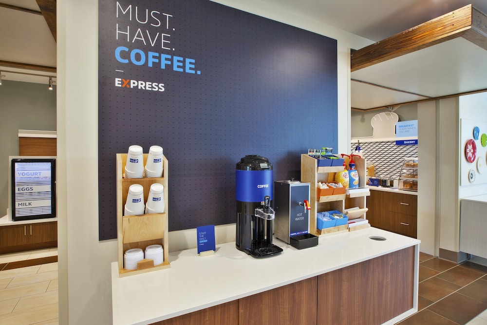 holiday inn express and suites south hill by ihg