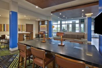 Holiday Inn Express & Suites South Hill By Ihg,Lawrenceville>>La Crosse,3 star