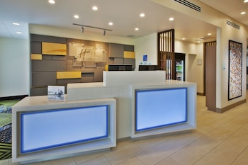 Holiday Inn Express & Suites South Hill By Ihg,Lawrenceville>>La Crosse,3 star
