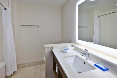 holiday inn express and suites south hill by ihg