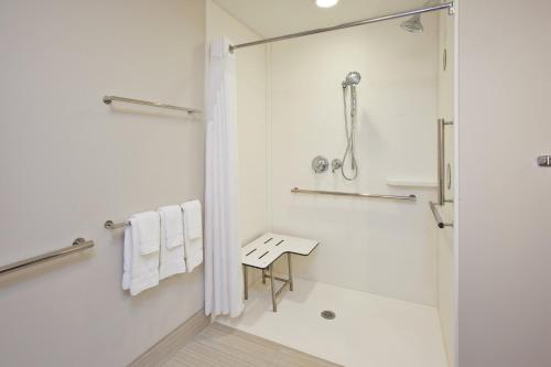 holiday inn express and suites south hill by ihg