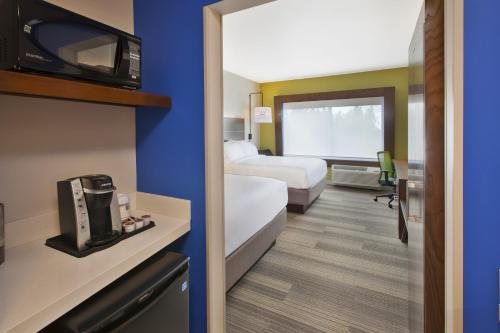 holiday inn express and suites south hill by ihg