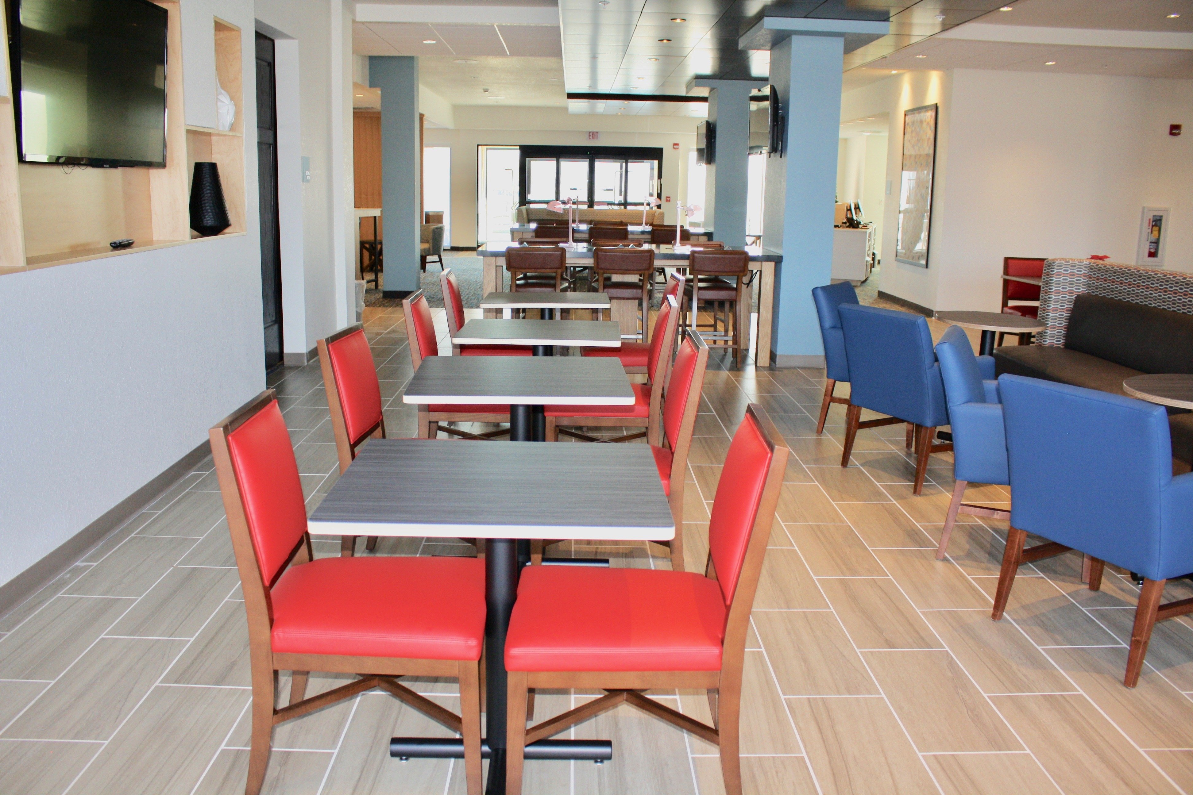 holiday inn exp and sts kirksville university area