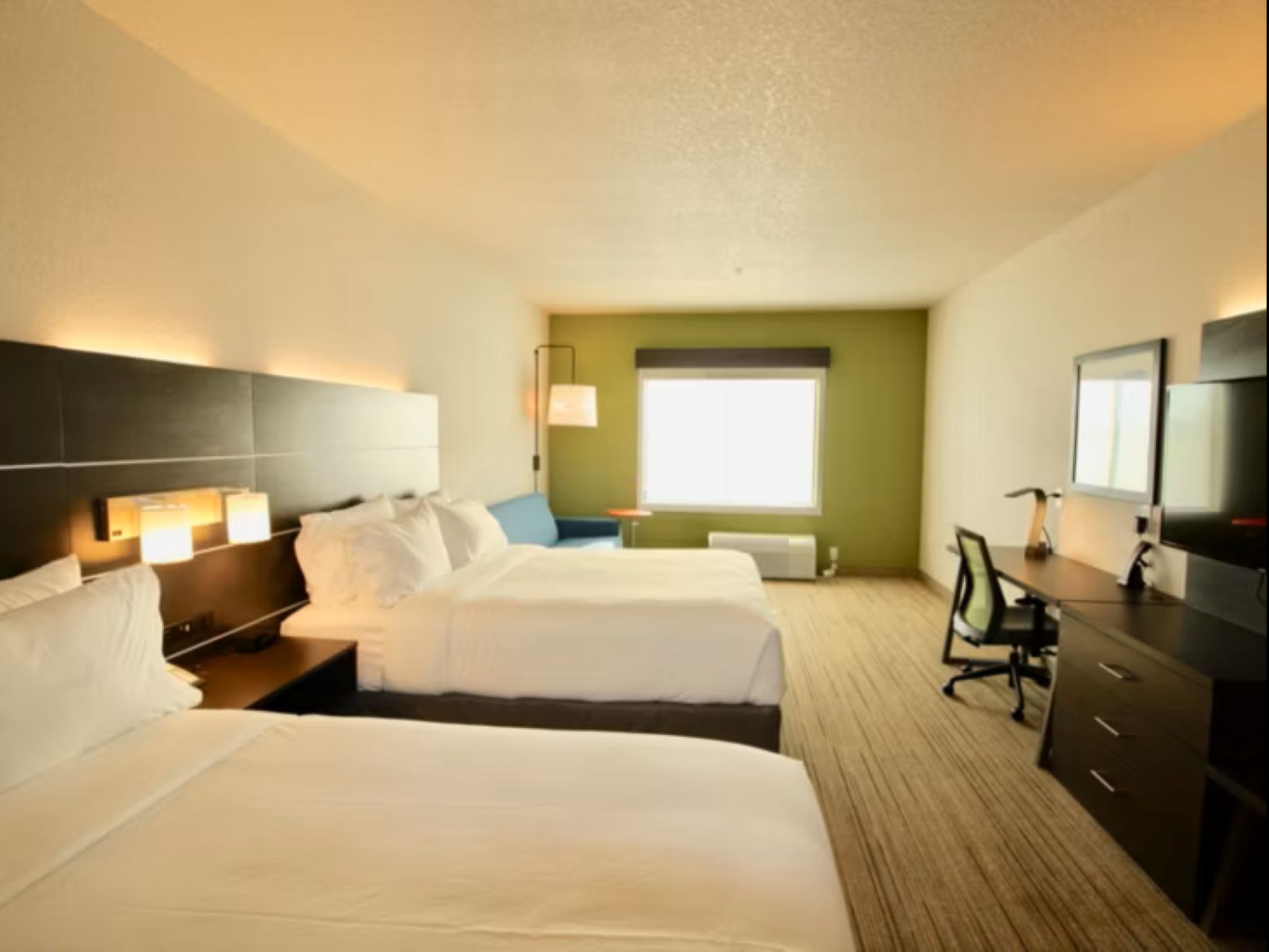 holiday inn exp and sts kirksville university area