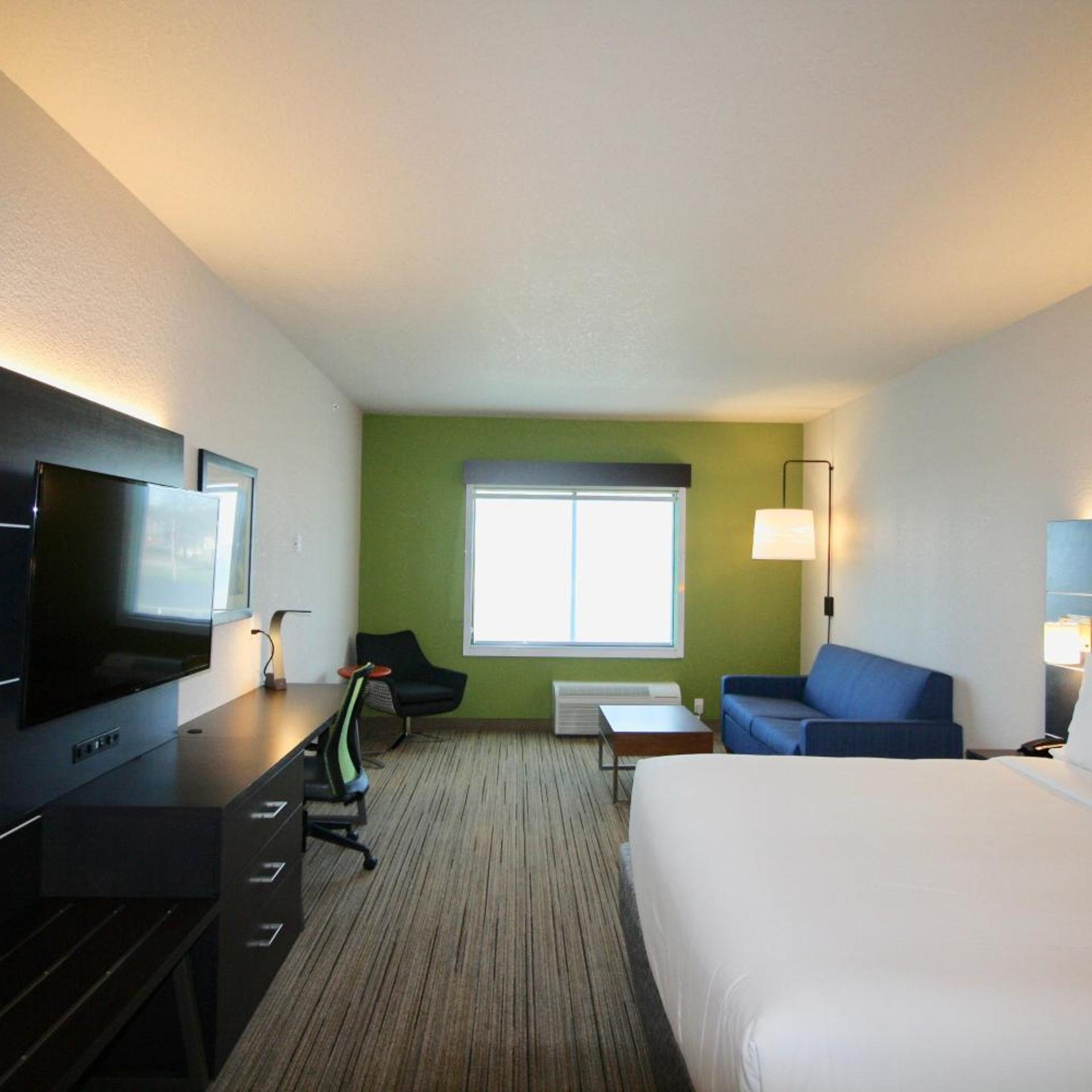 holiday inn exp and sts kirksville university area