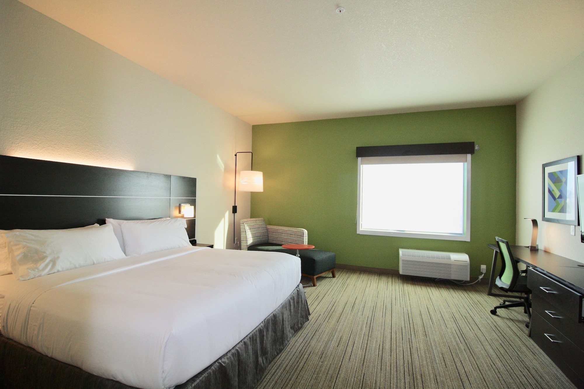 holiday inn exp and sts kirksville university area