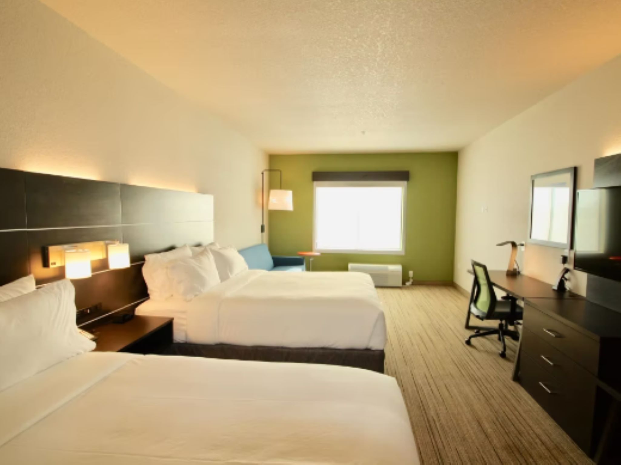 holiday inn exp and sts kirksville university area
