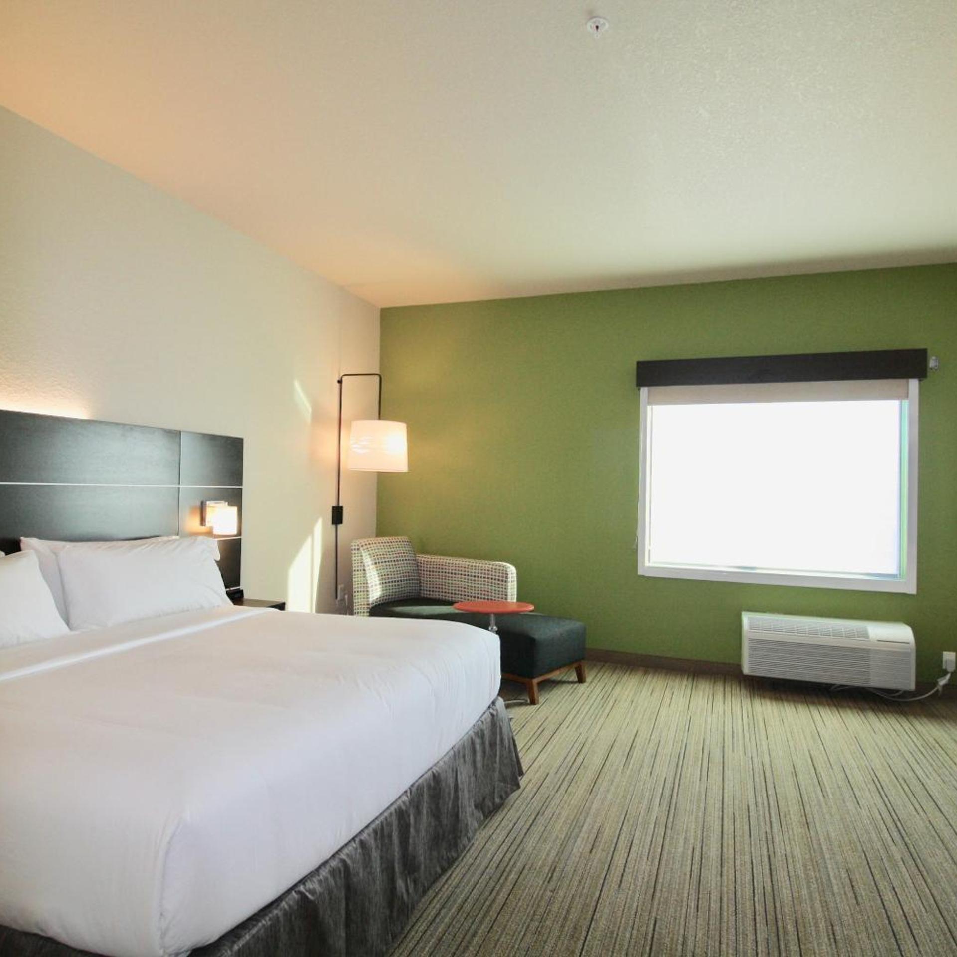 holiday inn exp and sts kirksville university area