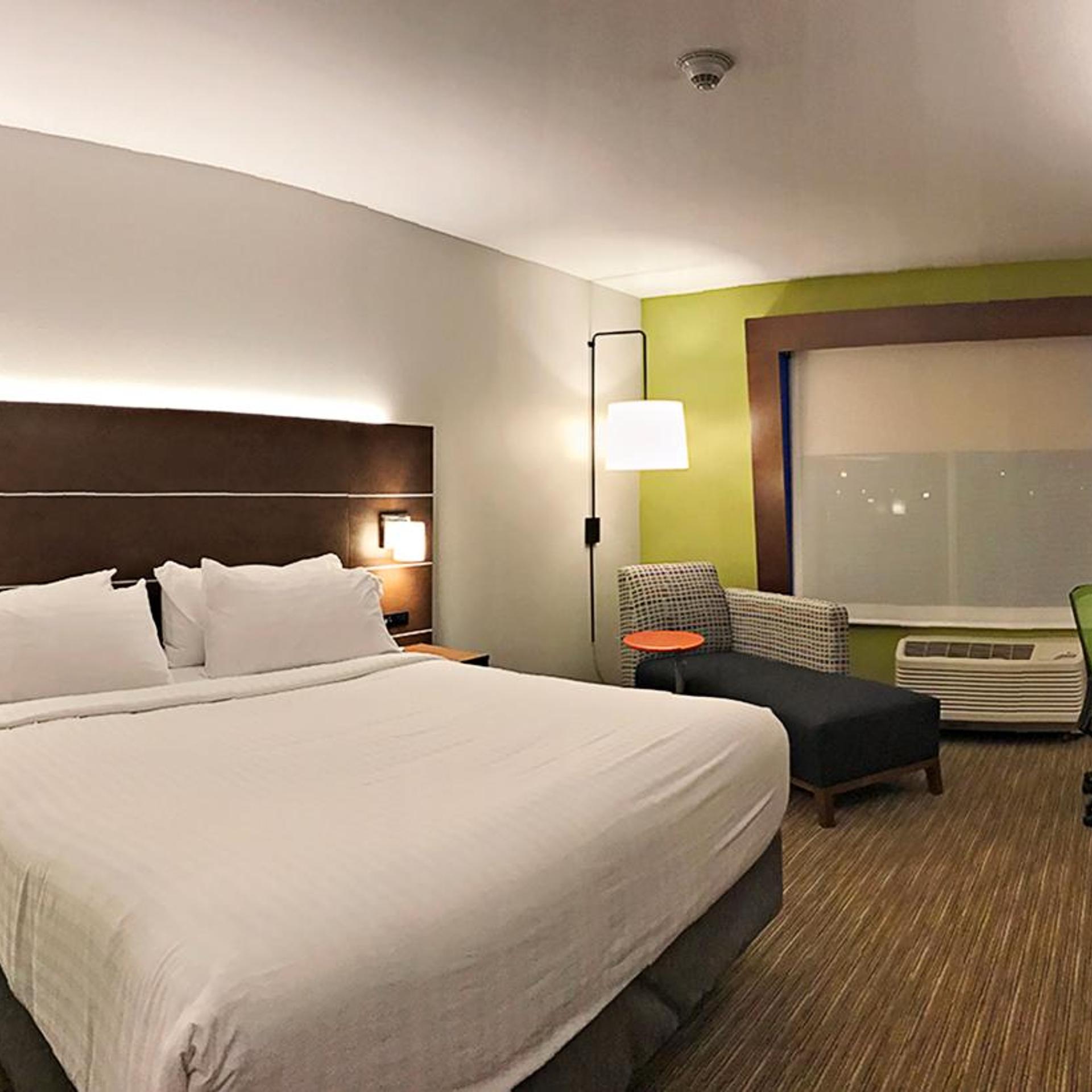 holiday inn express and suites sterling by ihg