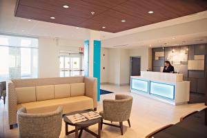 holiday inn express and suites sterling by ihg