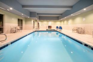 holiday inn express and suites sterling by ihg