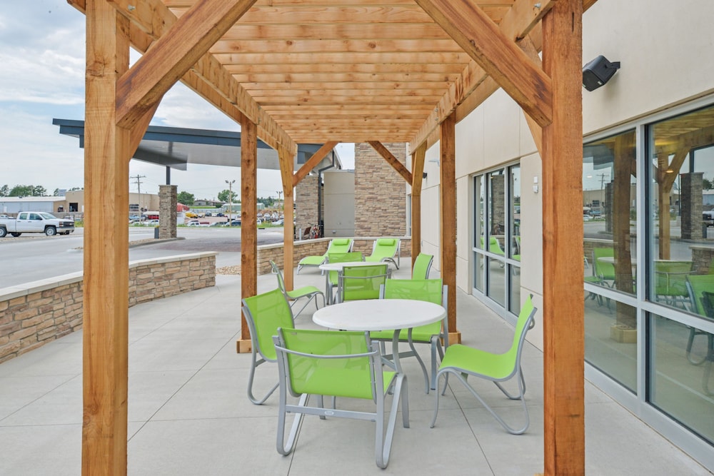 holiday inn express and suites chadron by ihg