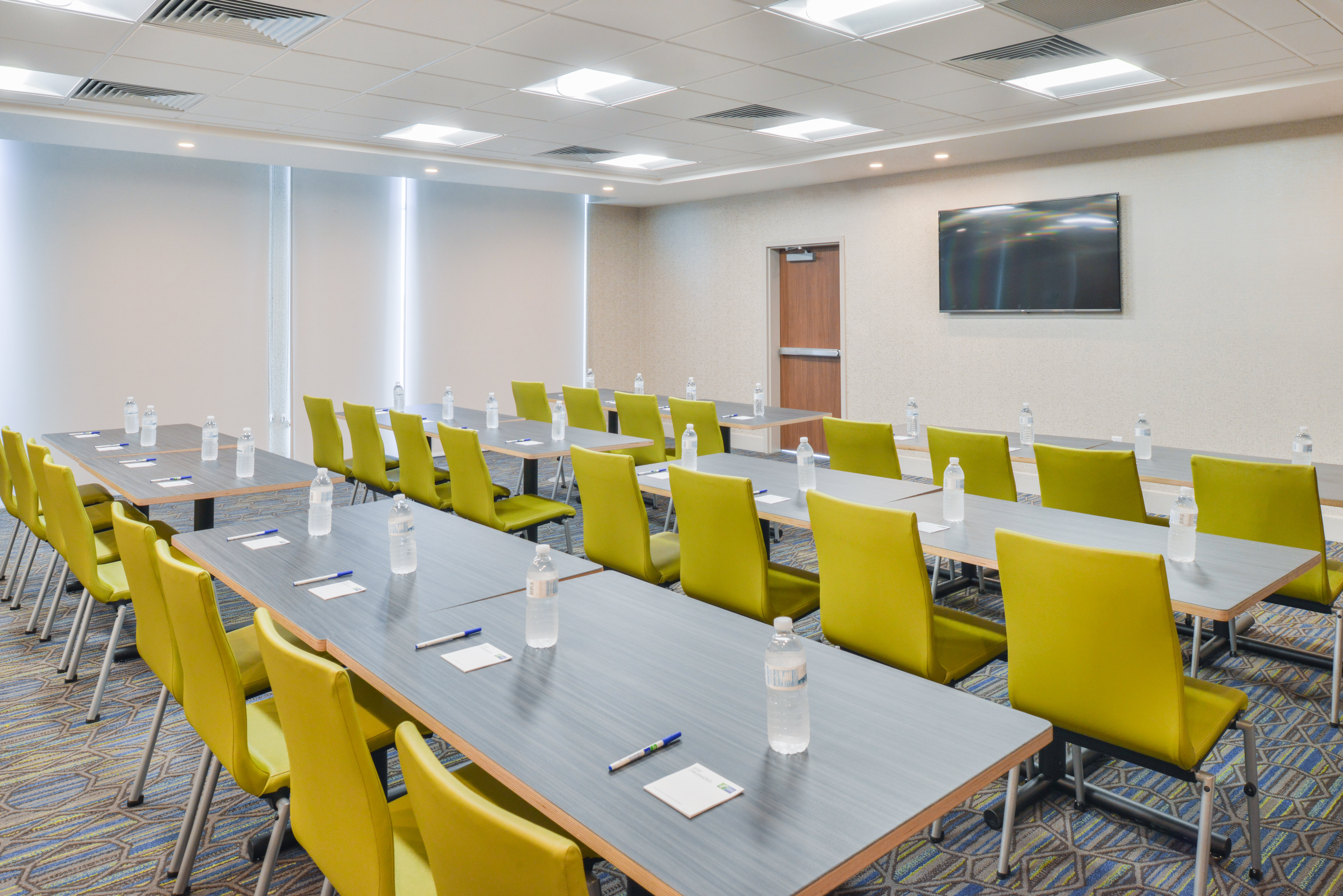 holiday inn express and suites chadron by ihg