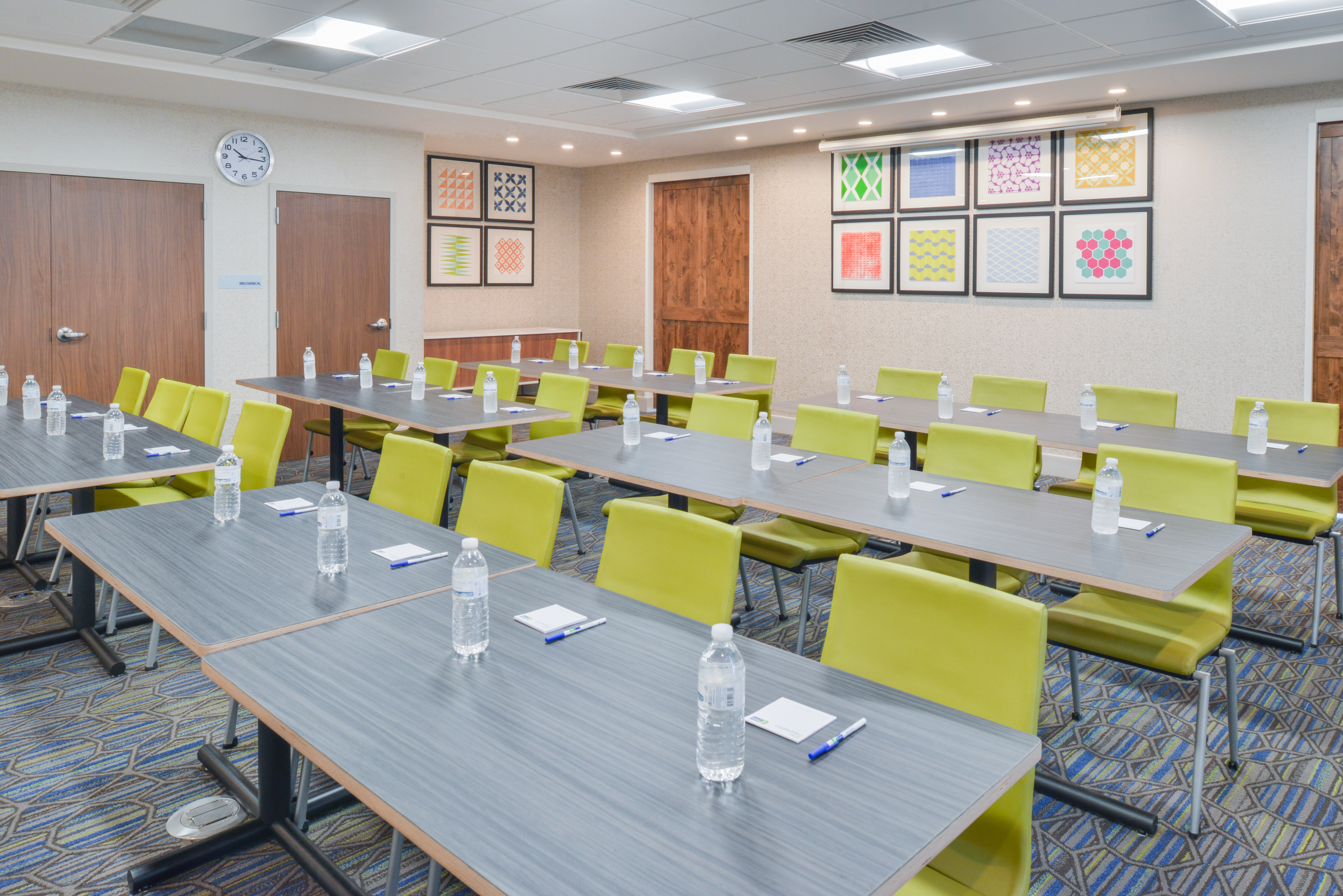 holiday inn express and suites chadron by ihg