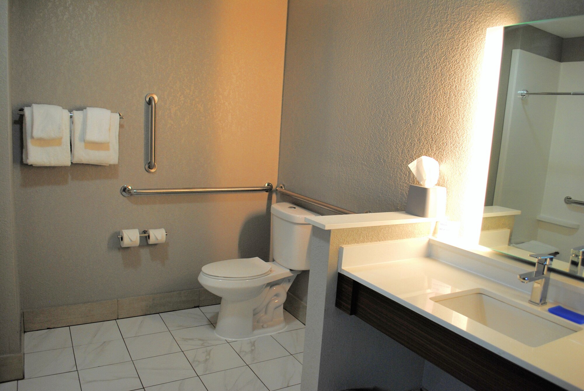 holiday inn express and suites columbia city by ihg