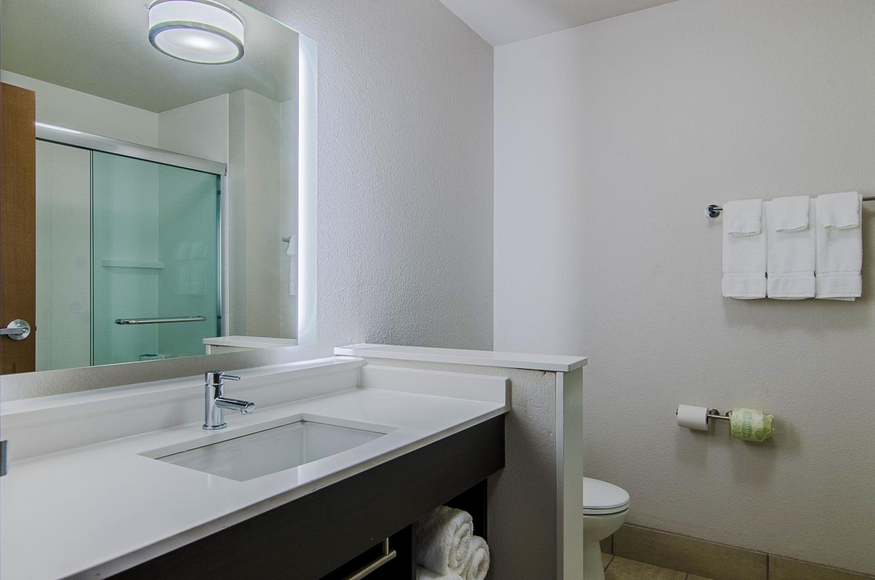 holiday inn express and suites atchison by ihg
