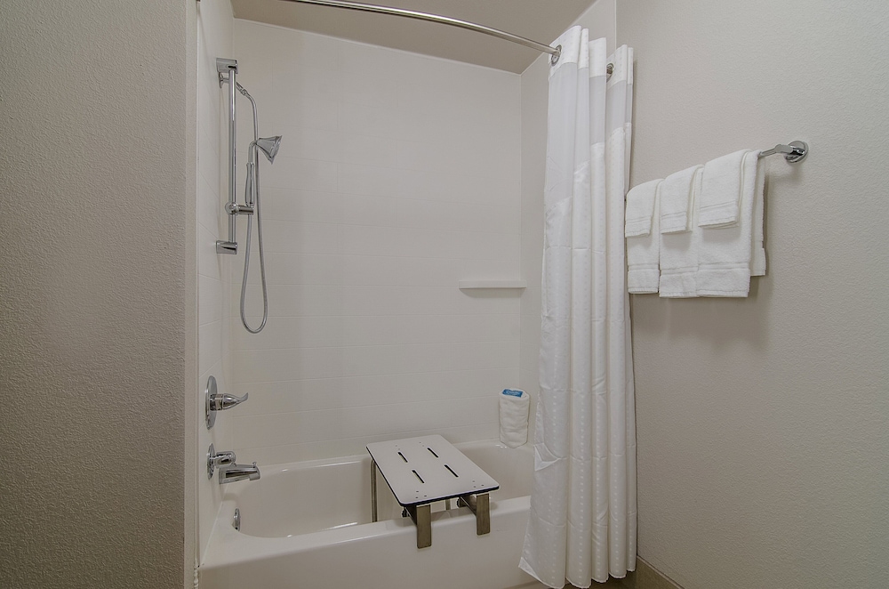 holiday inn express and suites atchison by ihg