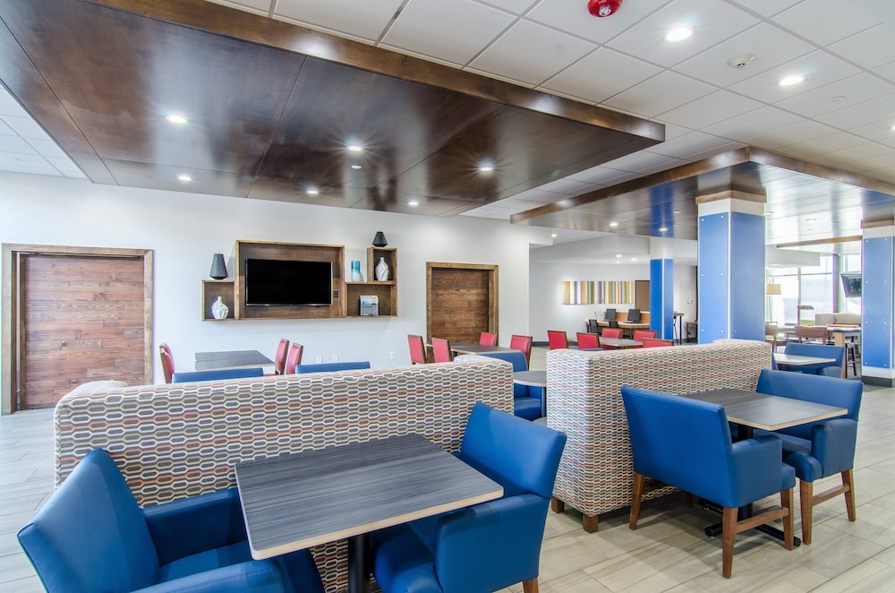 holiday inn express and suites atchison by ihg