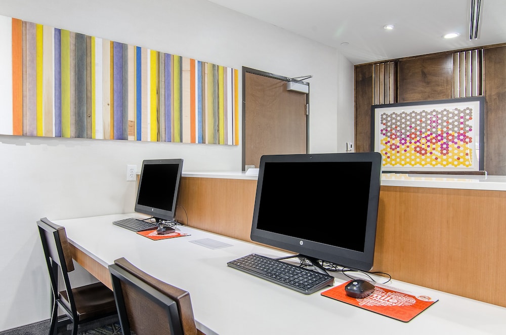 holiday inn express and suites atchison by ihg