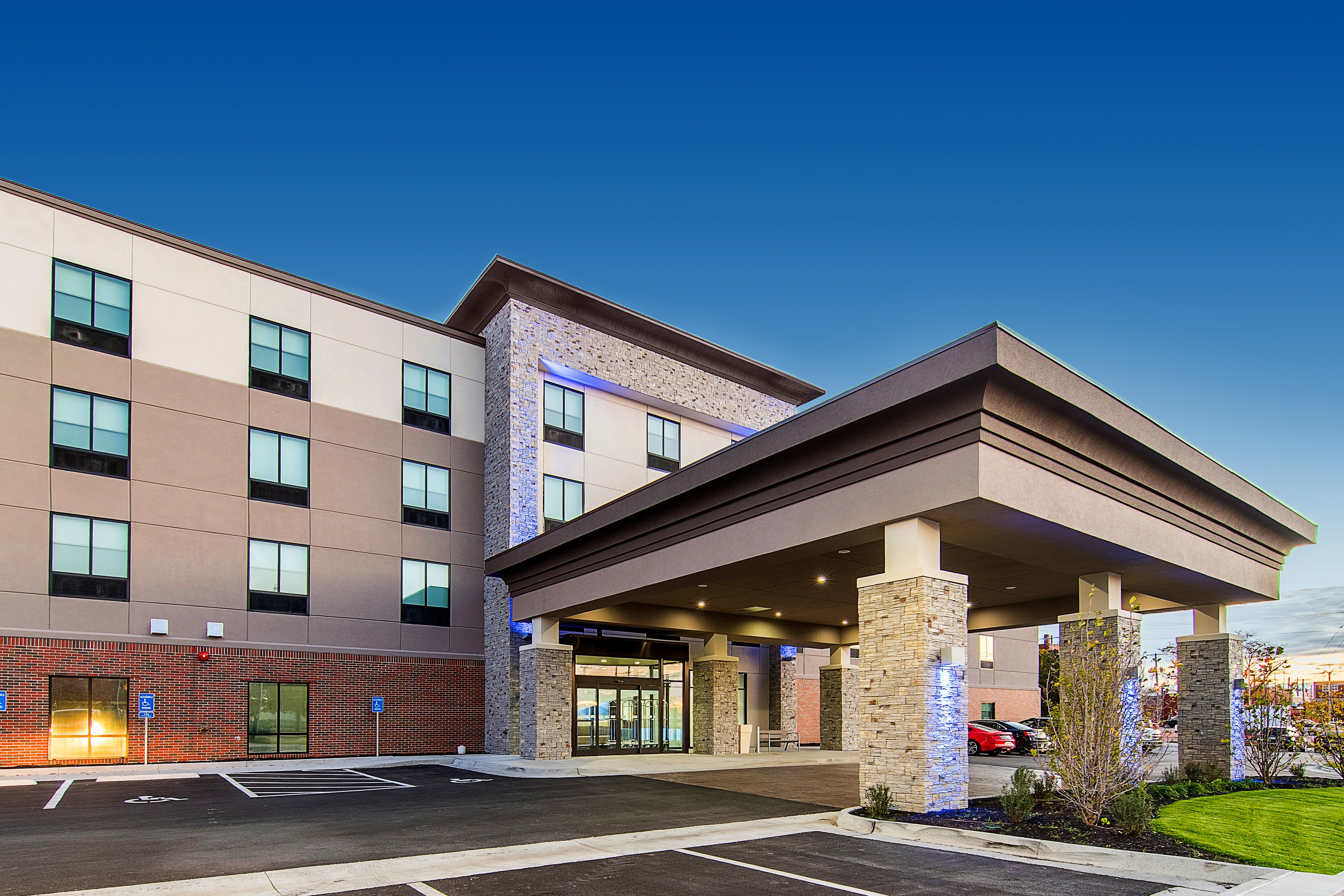 holiday inn express and suites atchison by ihg