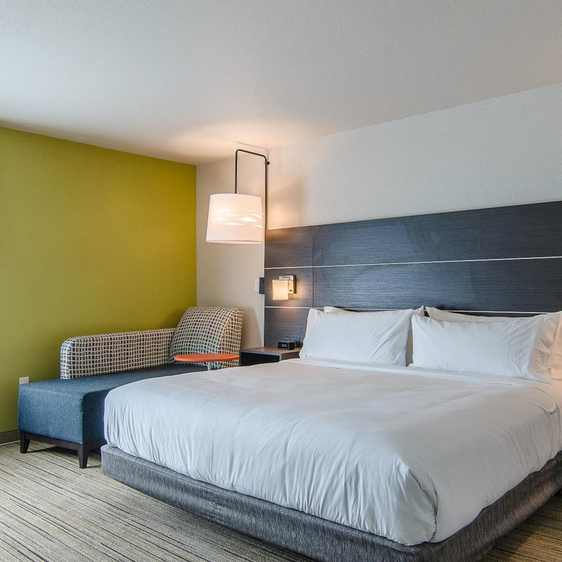 holiday inn express and suites atchison by ihg