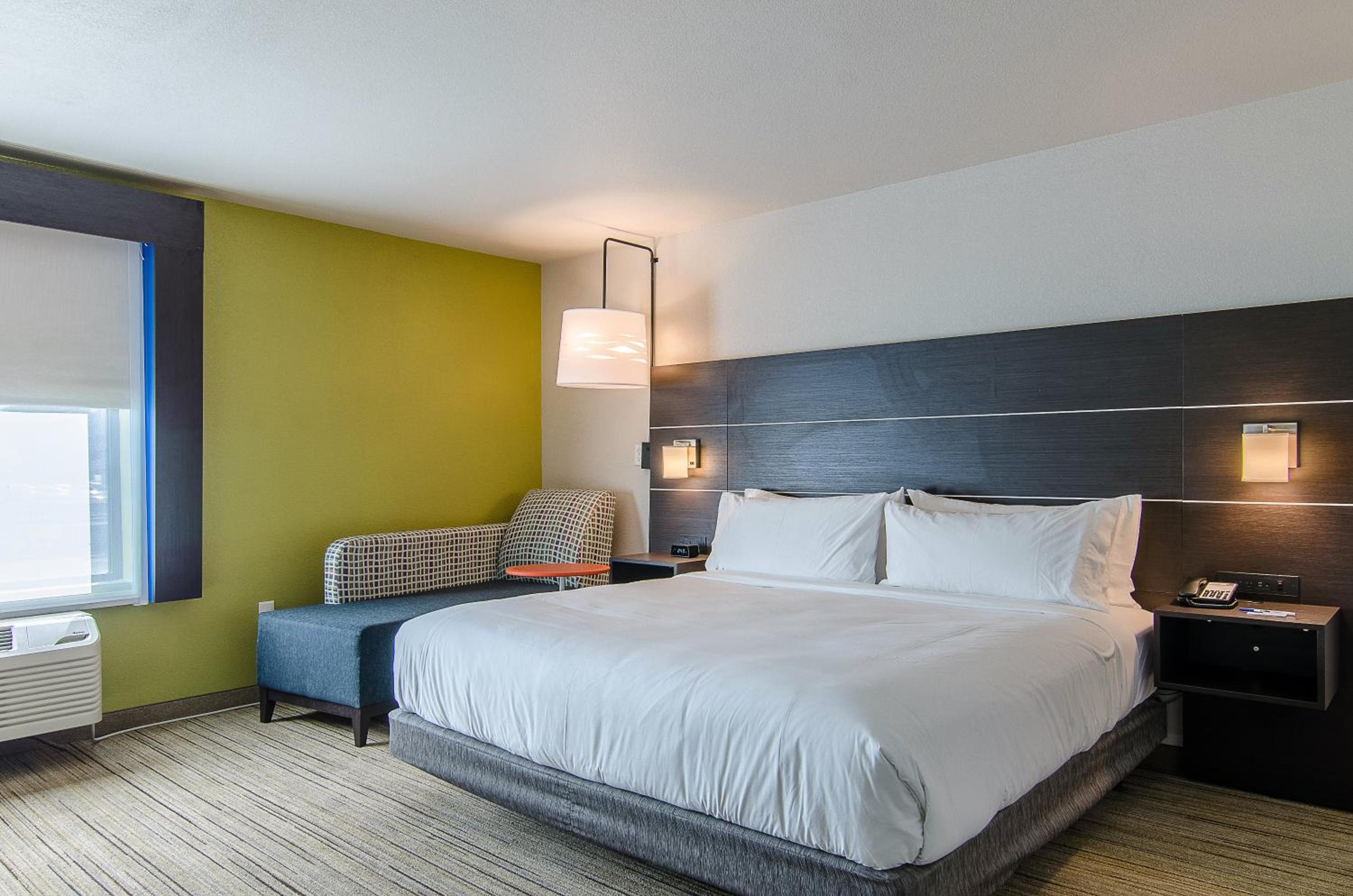 holiday inn express and suites atchison by ihg