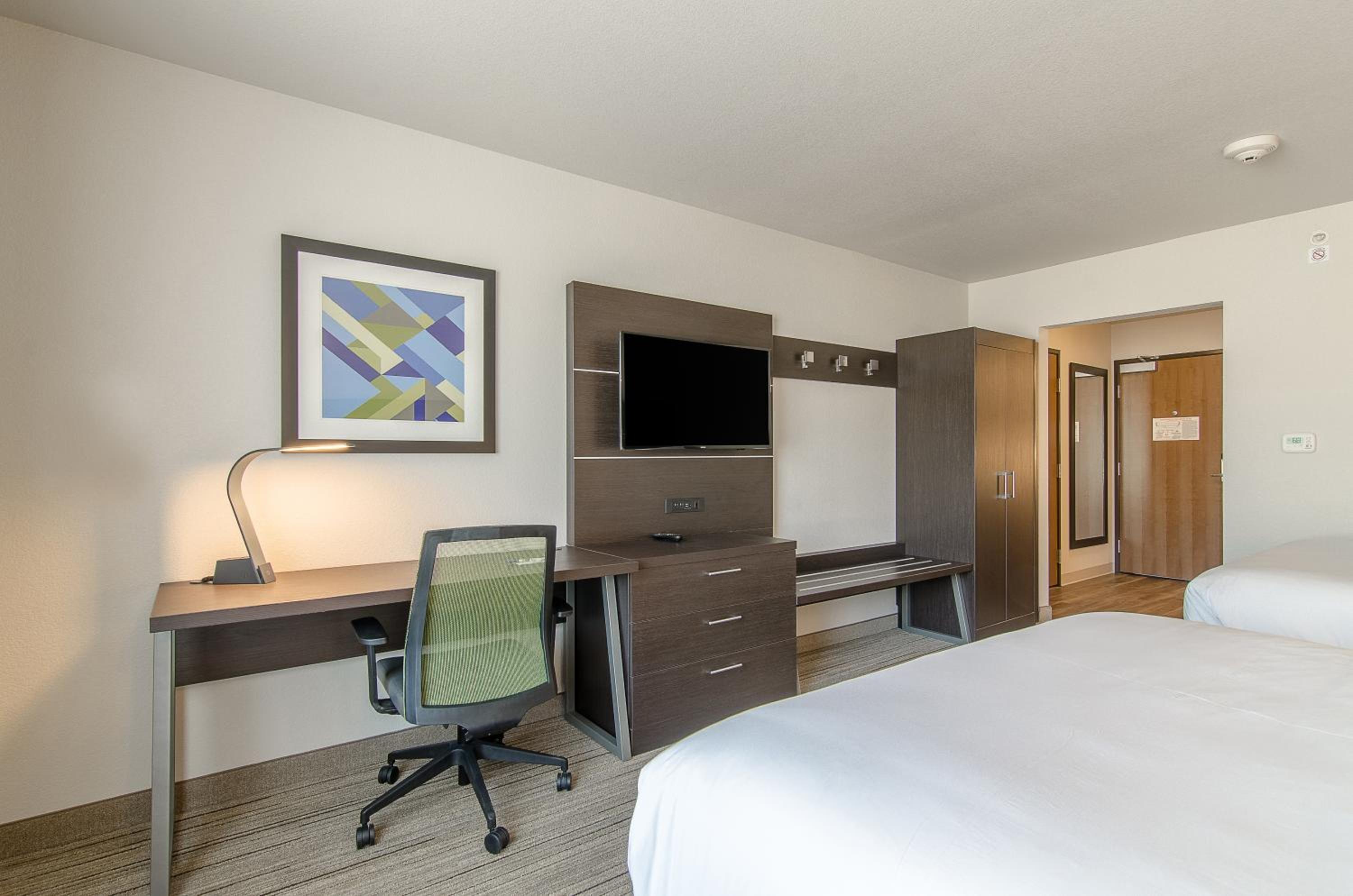 holiday inn express and suites atchison by ihg
