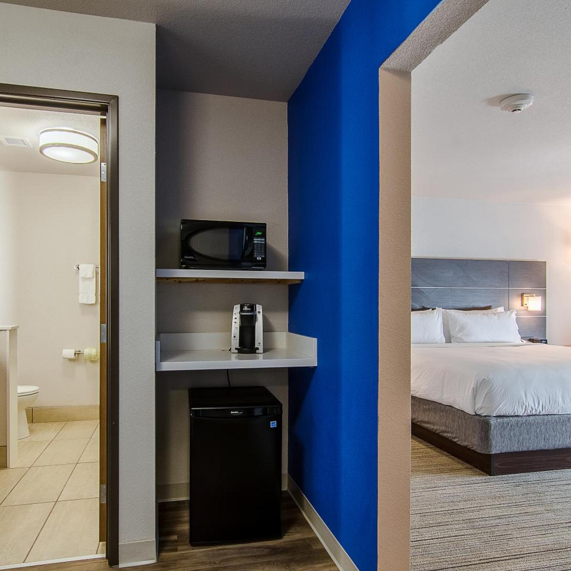 holiday inn express and suites atchison by ihg