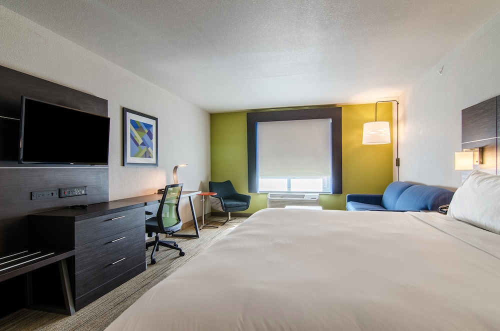 holiday inn express and suites atchison by ihg