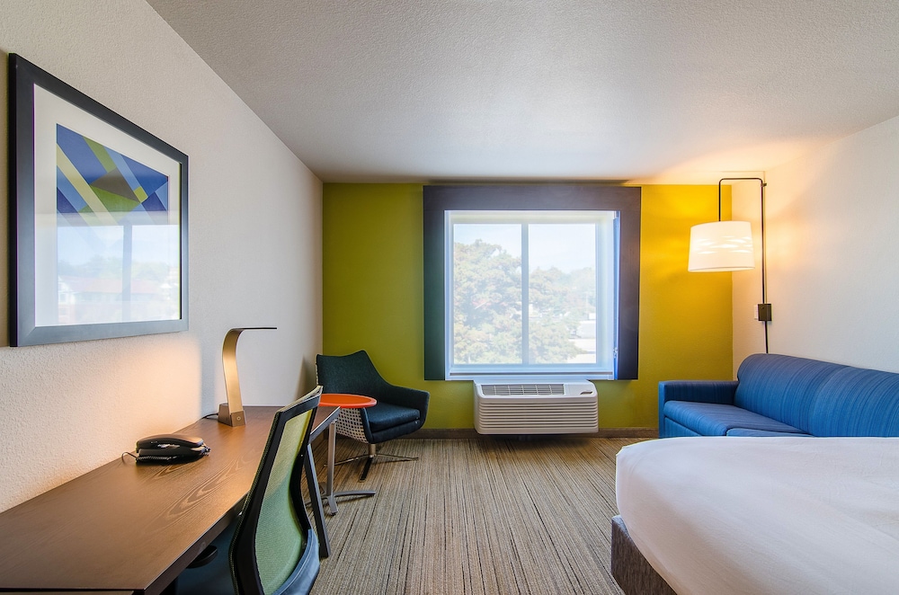 holiday inn express and suites atchison by ihg