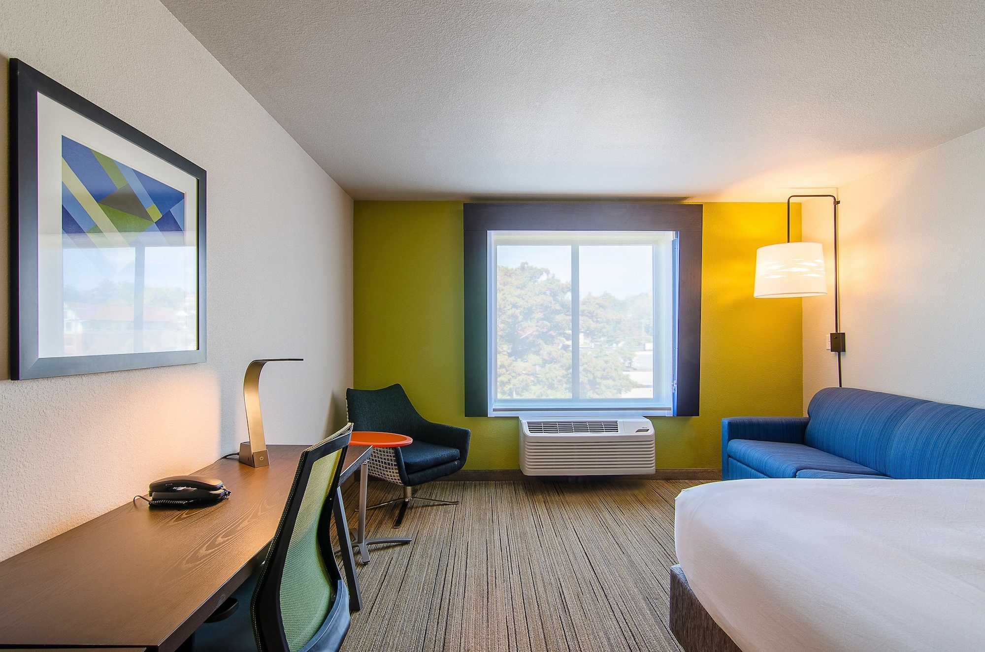 holiday inn express and suites atchison by ihg