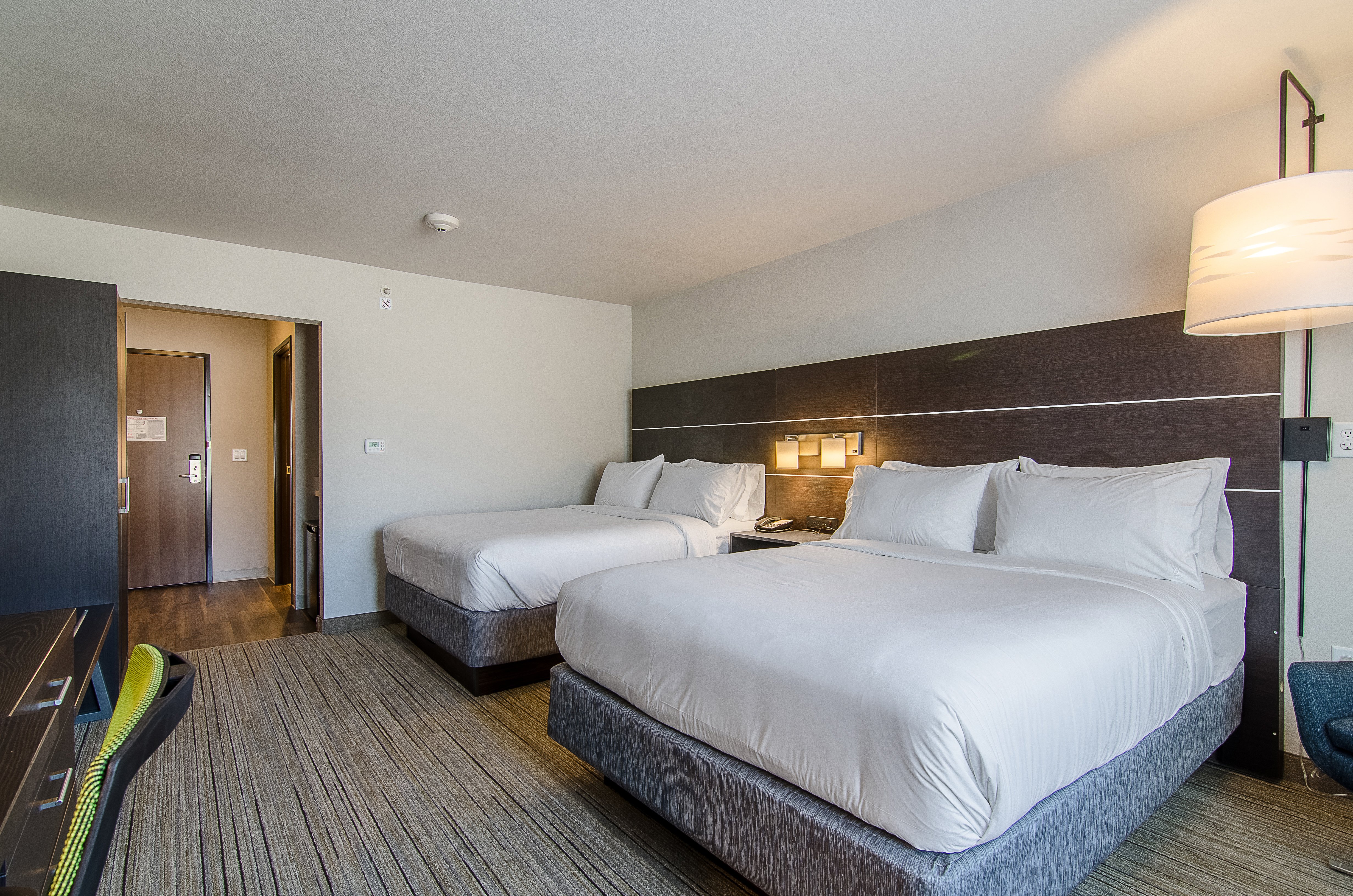holiday inn express and suites atchison by ihg