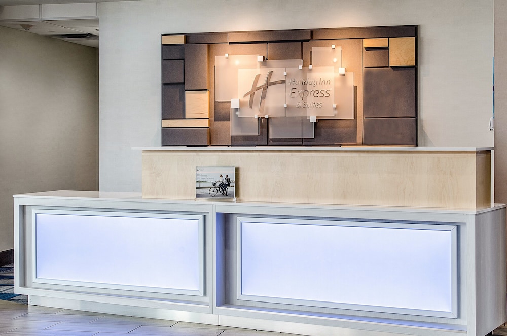 holiday inn express and suites atchison by ihg