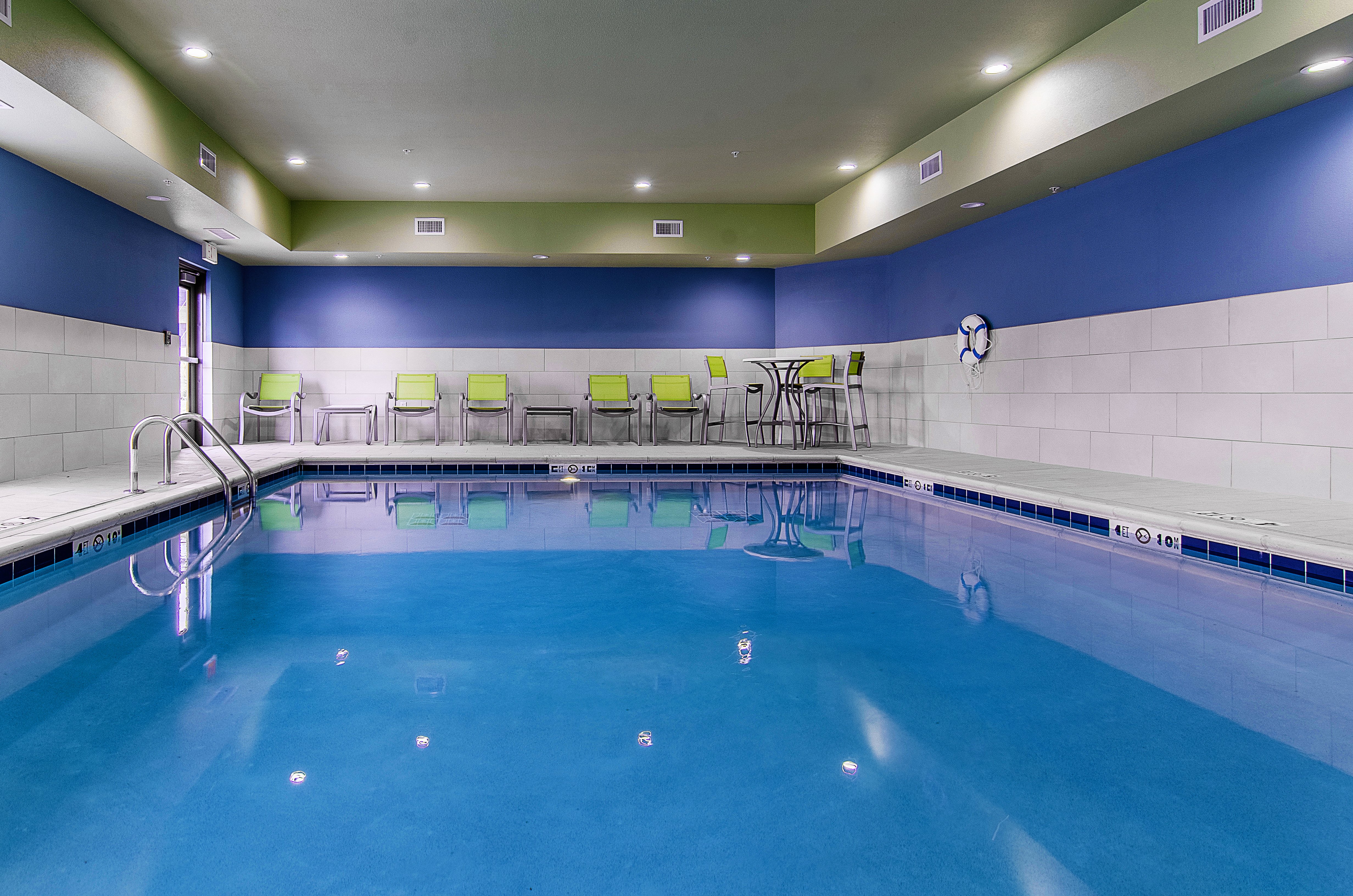 holiday inn express and suites atchison by ihg