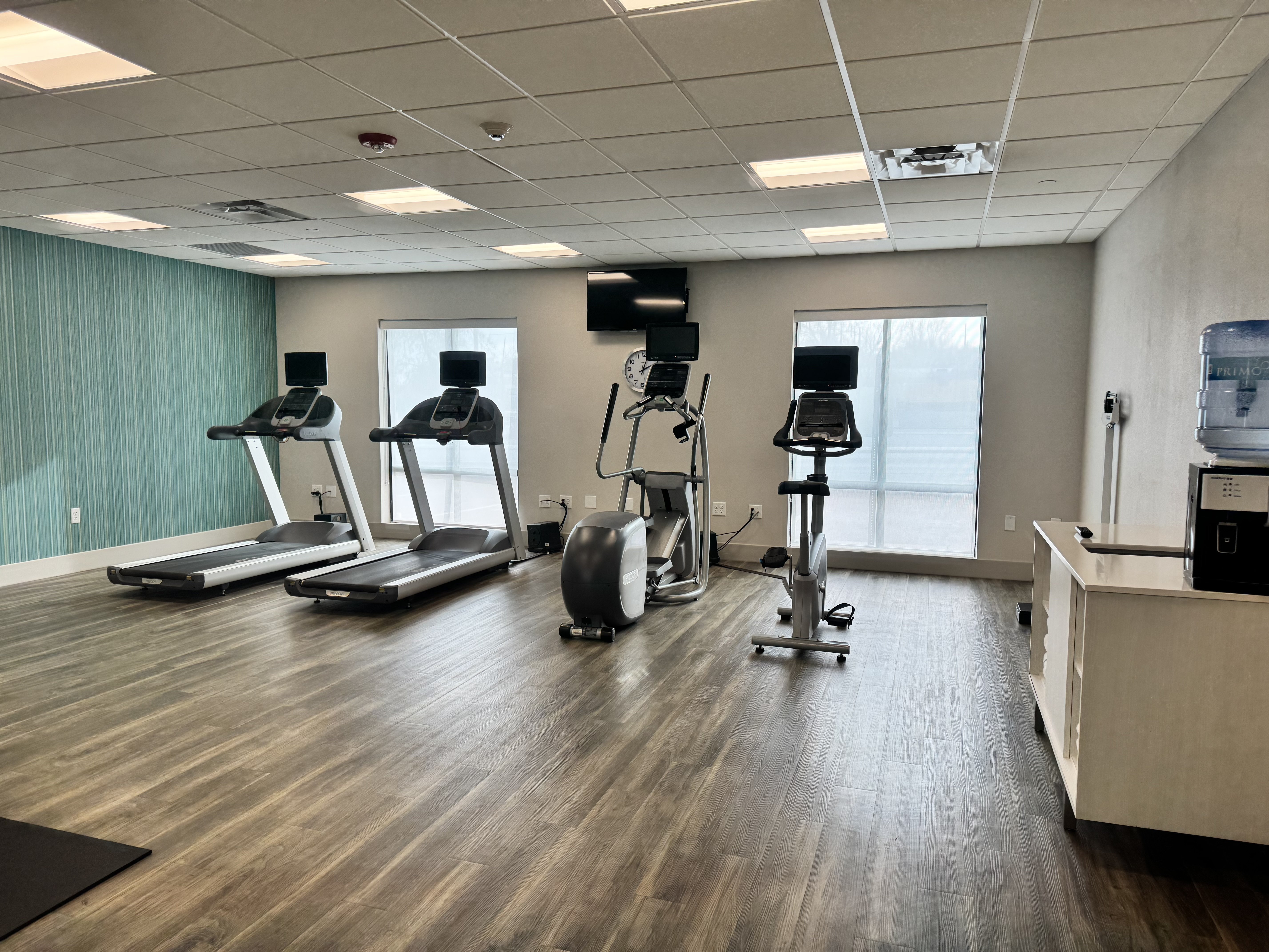 holiday inn express and suites atchison by ihg