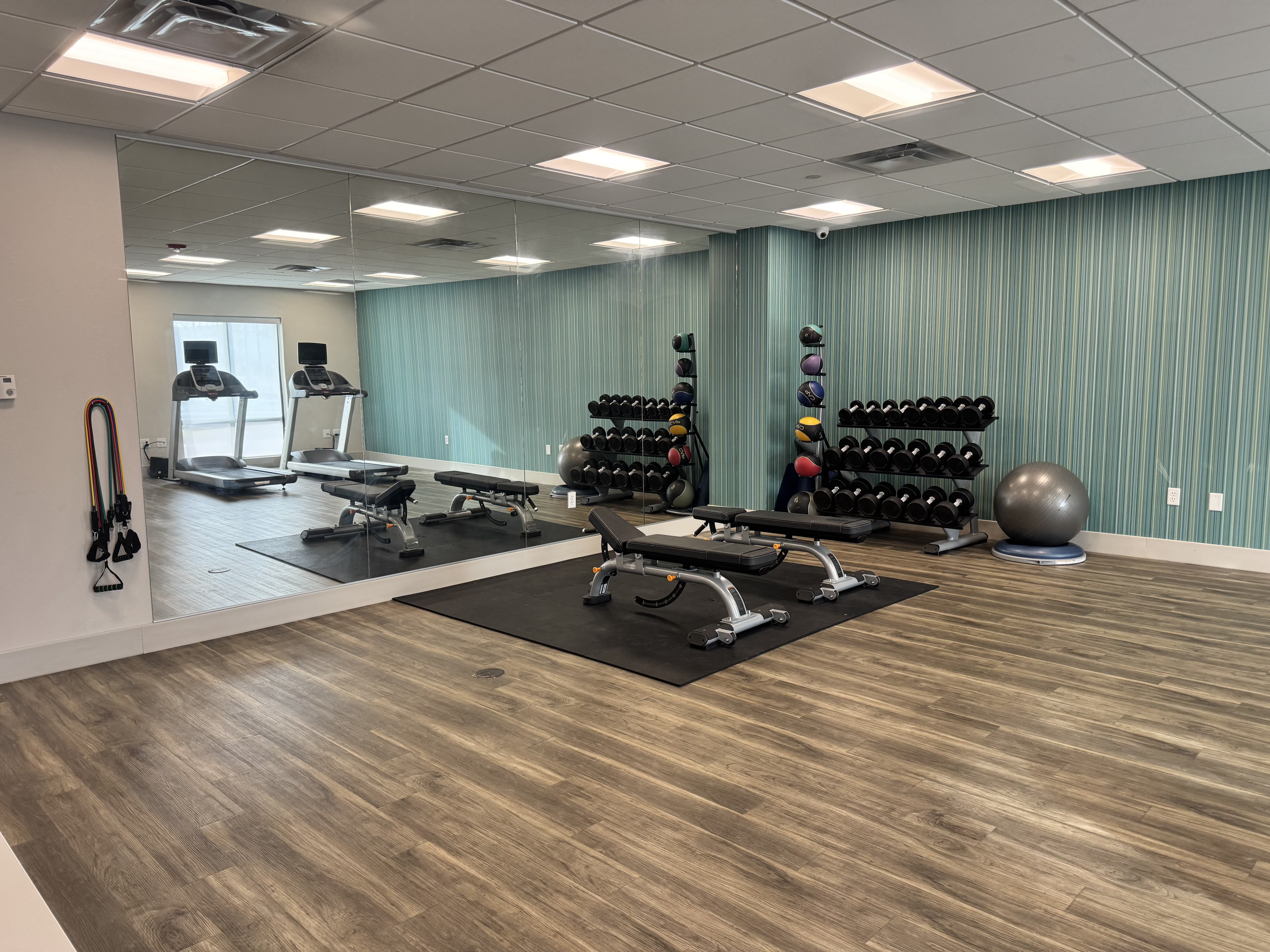 holiday inn express and suites atchison by ihg