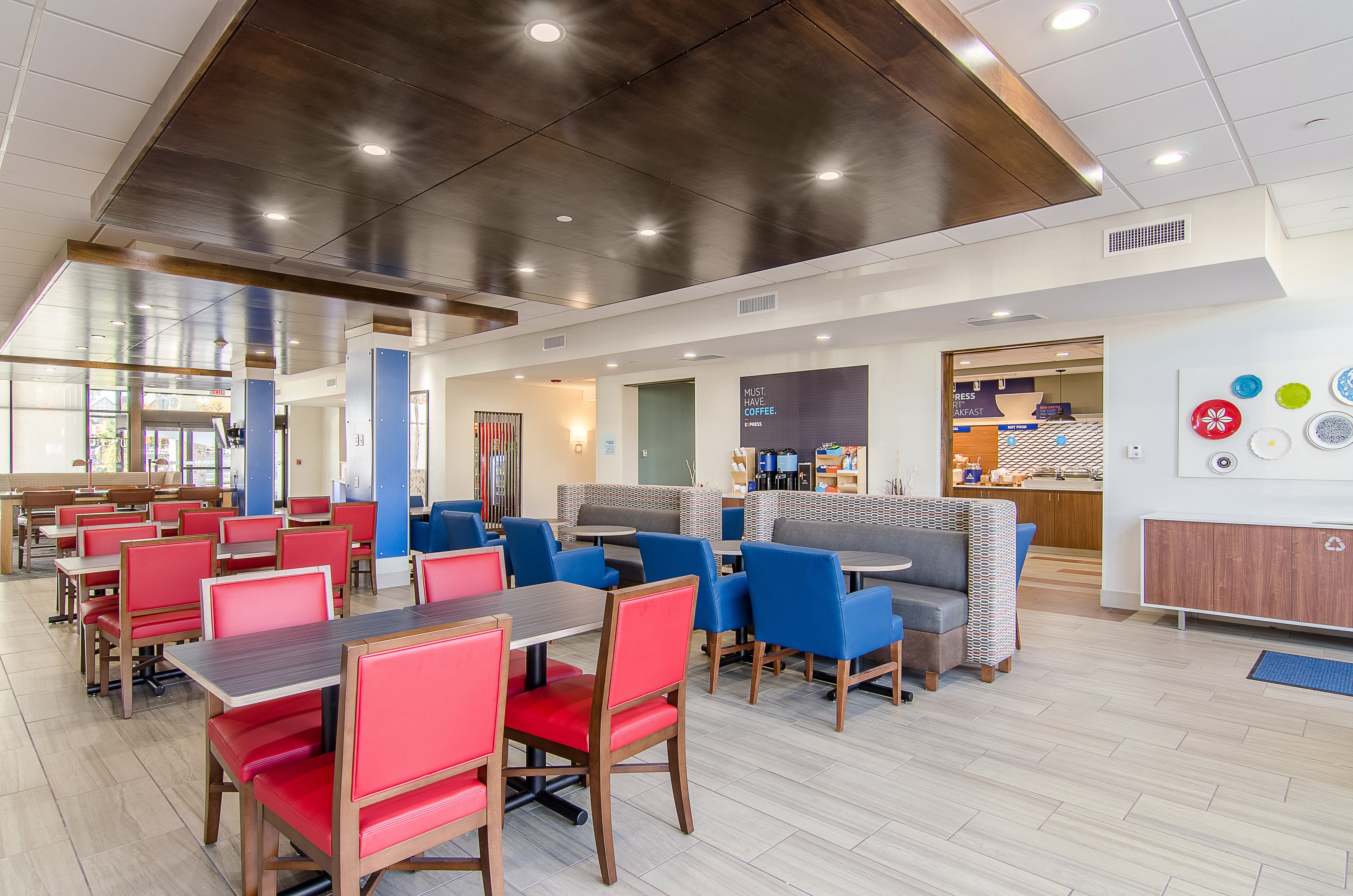 holiday inn express and suites atchison by ihg