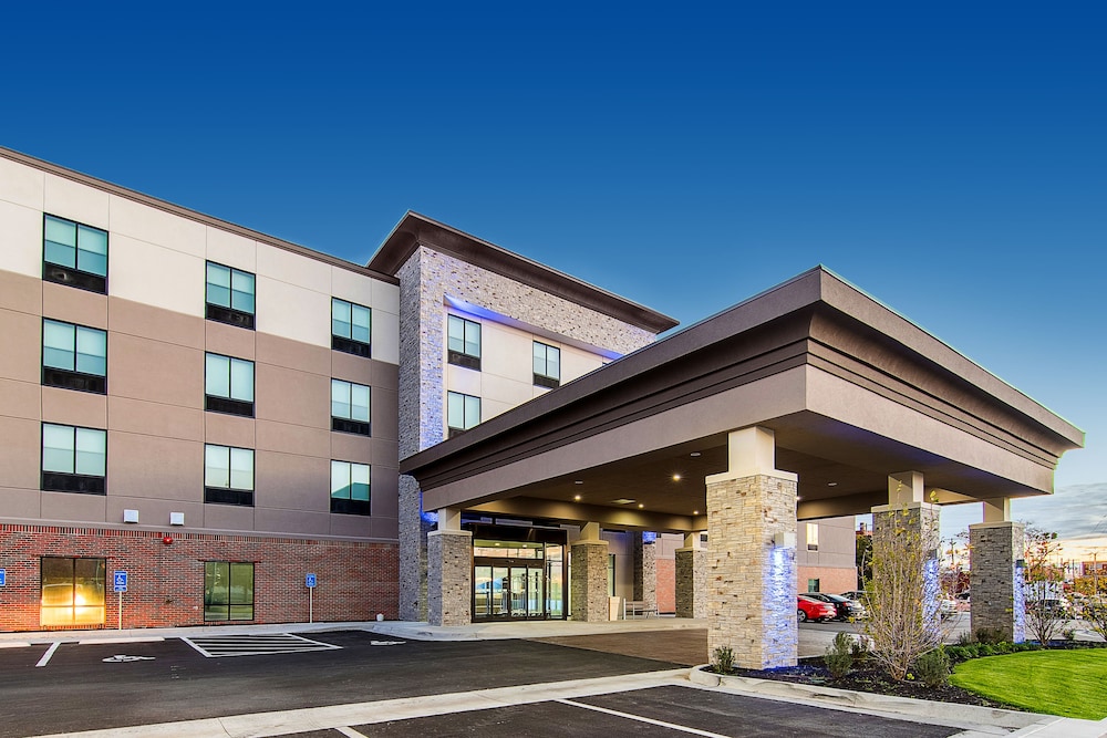 holiday inn express and suites atchison by ihg