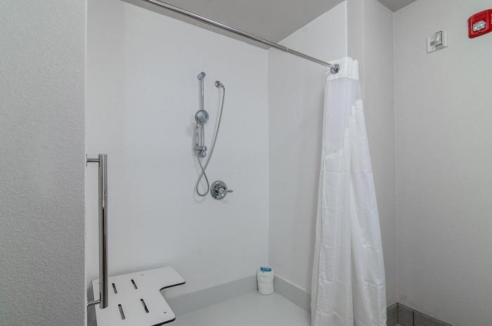 holiday inn express and suites atchison by ihg