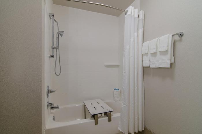 holiday inn express and suites atchison by ihg