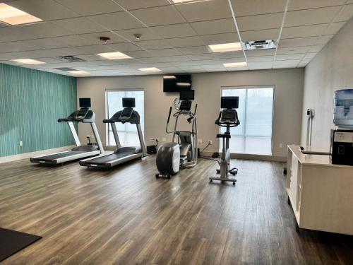 holiday inn express and suites atchison by ihg
