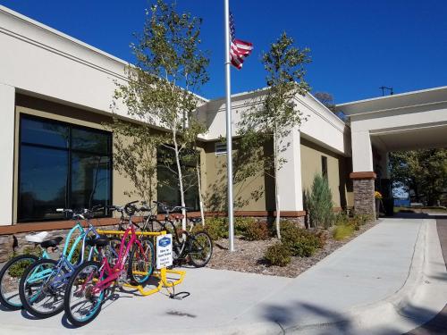 hampton inn spicer green lake