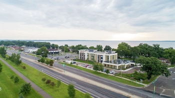 hampton inn spicer green lake