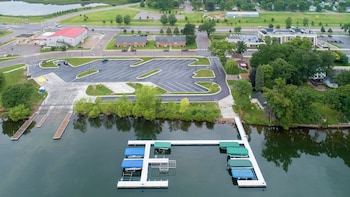 hampton inn spicer green lake